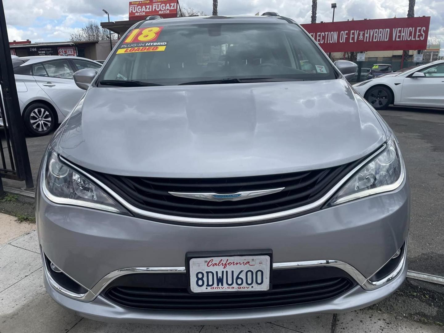 2018 Chrysler Pacifica Hybrid Touring L (2C4RC1L74JR) with an 3.6L V6 DOHC 24V HYBRID engine, CVT transmission, located at 744 E Miner Ave, Stockton, CA, 95202, (209) 944-5770, 37.956863, -121.282082 - PLUS TAXES AND FEES NO CHAGER AVAILABLE - Photo#3