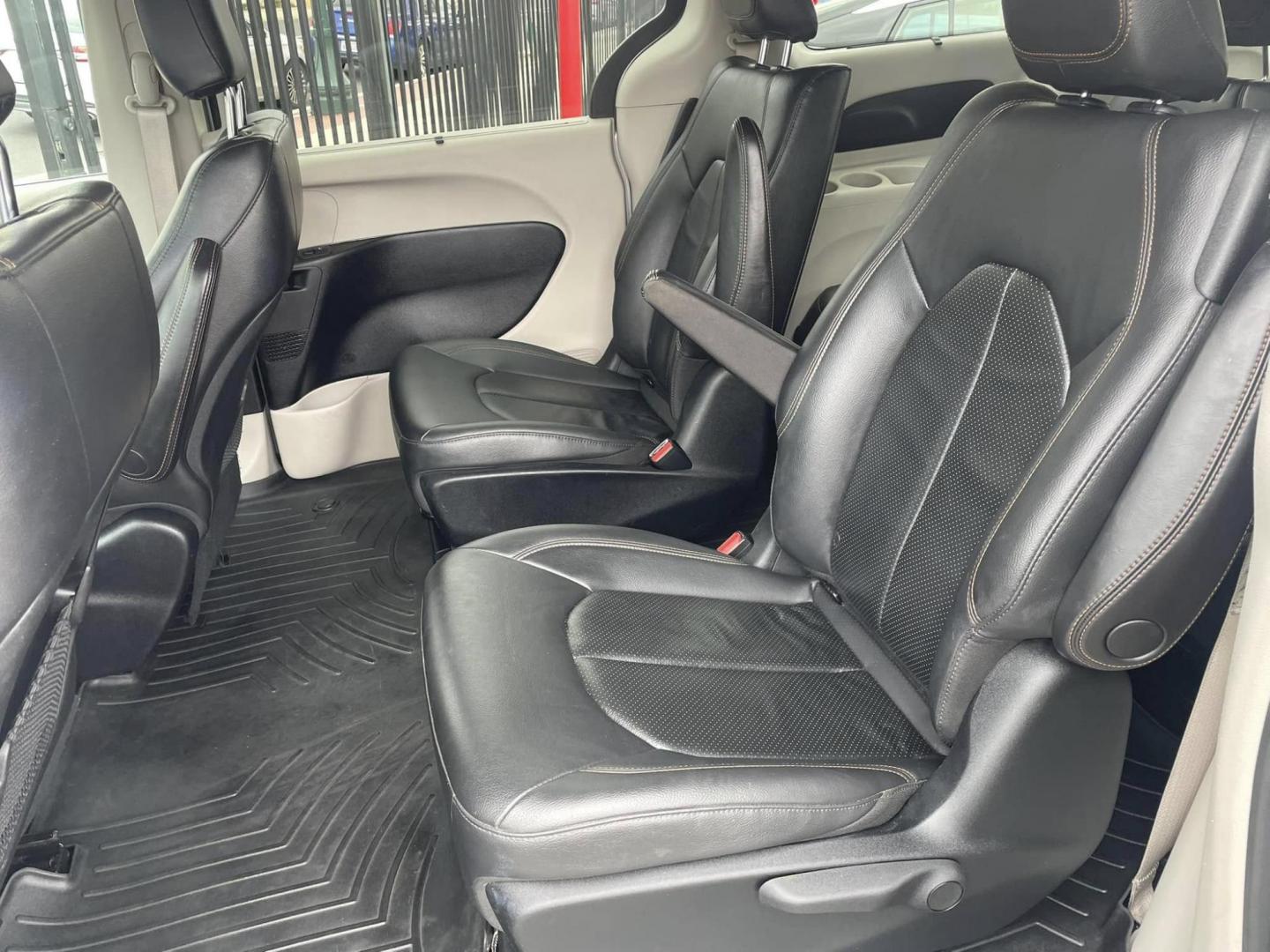 2018 Chrysler Pacifica Hybrid Touring L (2C4RC1L74JR) with an 3.6L V6 DOHC 24V HYBRID engine, CVT transmission, located at 744 E Miner Ave, Stockton, CA, 95202, (209) 944-5770, 37.956863, -121.282082 - PLUS TAXES AND FEES NO CHAGER AVAILABLE - Photo#9