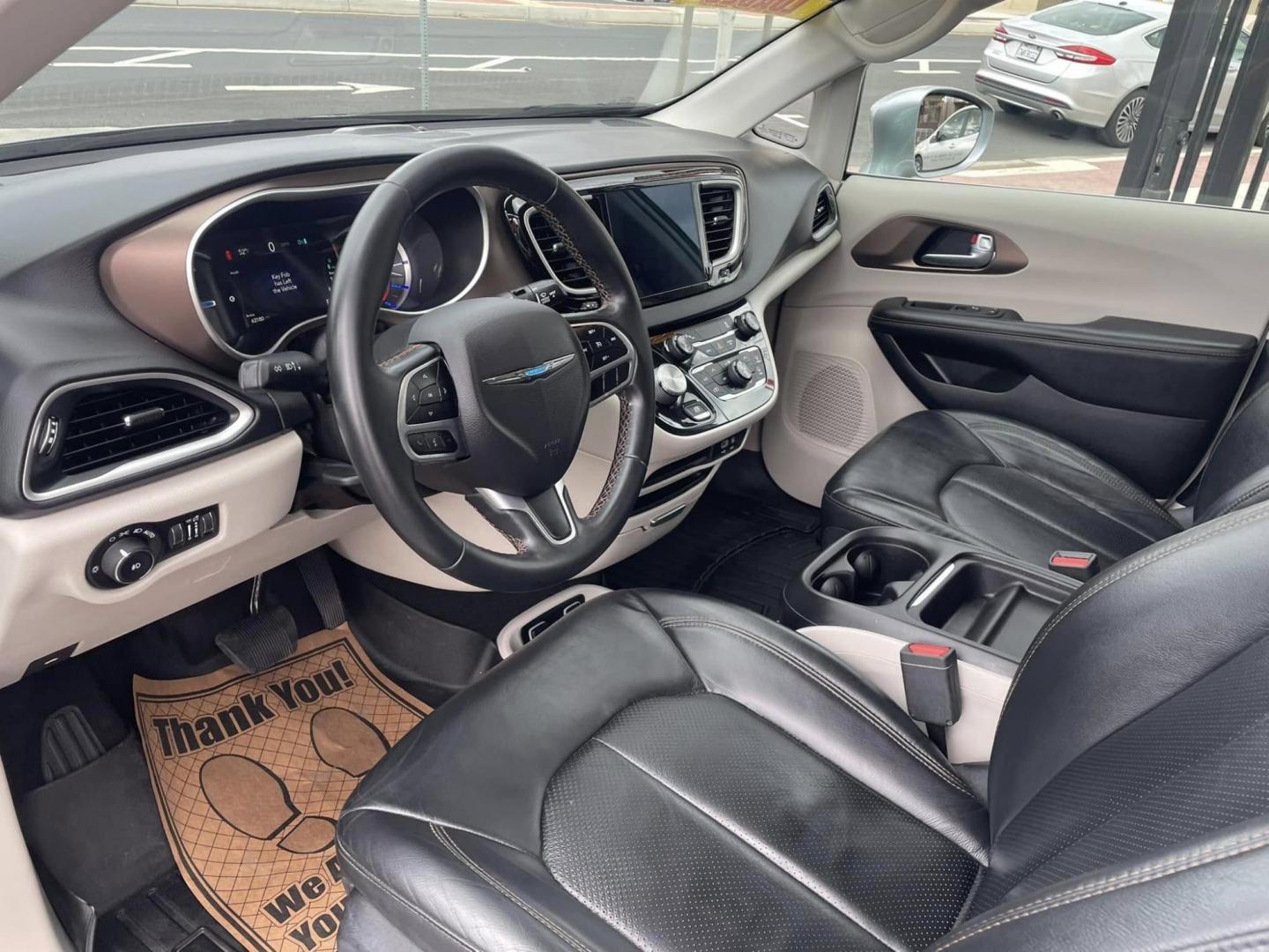 2018 Chrysler Pacifica Hybrid Touring L (2C4RC1L74JR) with an 3.6L V6 DOHC 24V HYBRID engine, CVT transmission, located at 744 E Miner Ave, Stockton, CA, 95202, (209) 944-5770, 37.956863, -121.282082 - PLUS TAXES AND FEES NO CHAGER AVAILABLE - Photo#8