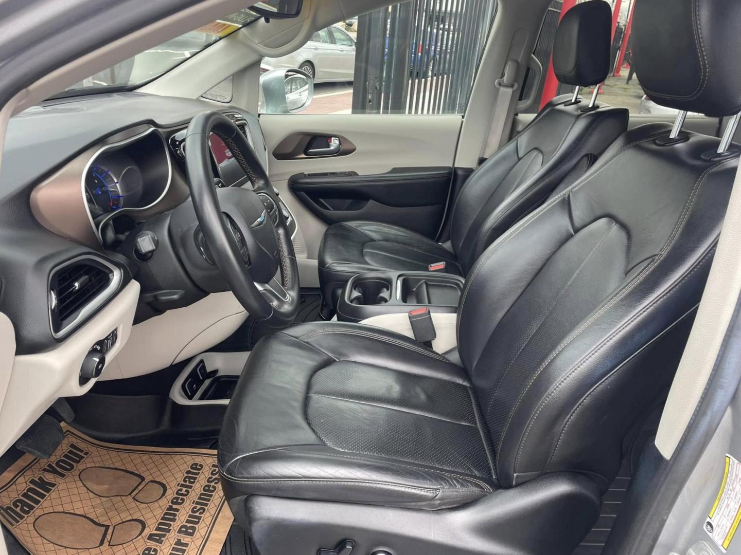 2018 Chrysler Pacifica Hybrid Touring L (2C4RC1L74JR) with an 3.6L V6 DOHC 24V HYBRID engine, CVT transmission, located at 744 E Miner Ave, Stockton, CA, 95202, (209) 944-5770, 37.956863, -121.282082 - PLUS TAXES AND FEES NO CHAGER AVAILABLE - Photo#7