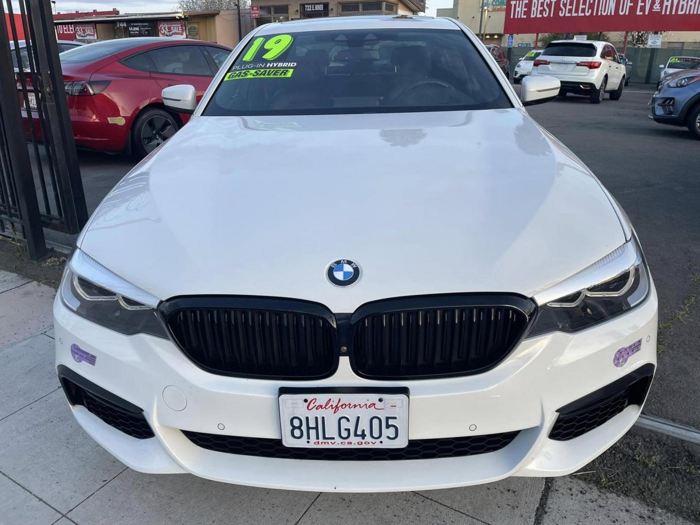 2019 WHITE BMW 5-Series 530e iPerformance (WBAJA9C56KB) with an 2.0L L4 DOHC 16V TURBO HYBRID engine, 8A transmission, located at 744 E Miner Ave, Stockton, CA, 95202, (209) 944-5770, 37.956863, -121.282082 - PLUS TAXES AND FEES NO CHARGER AVAILABLE - Photo#2