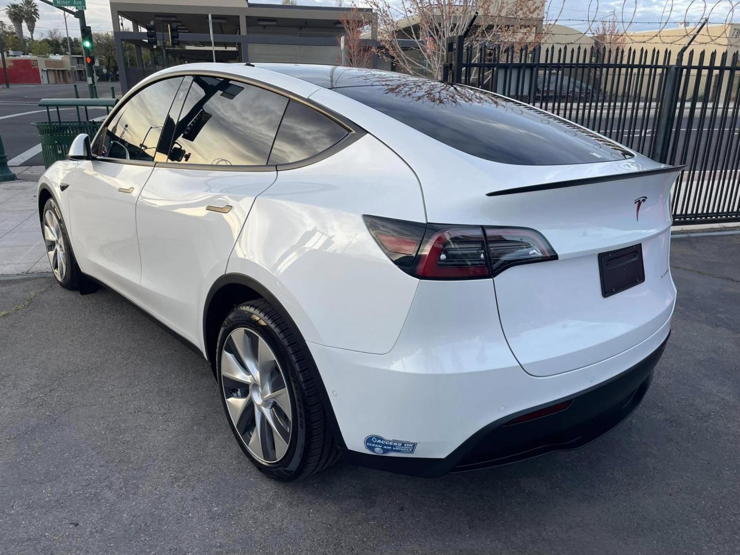 2021 WHITE Tesla Model Y Long Range AWD (5YJYGAEE3MF) with an ELECTRIC engine, 1A transmission, located at 744 E Miner Ave, Stockton, CA, 95202, (209) 944-5770, 37.956863, -121.282082 - Photo#11