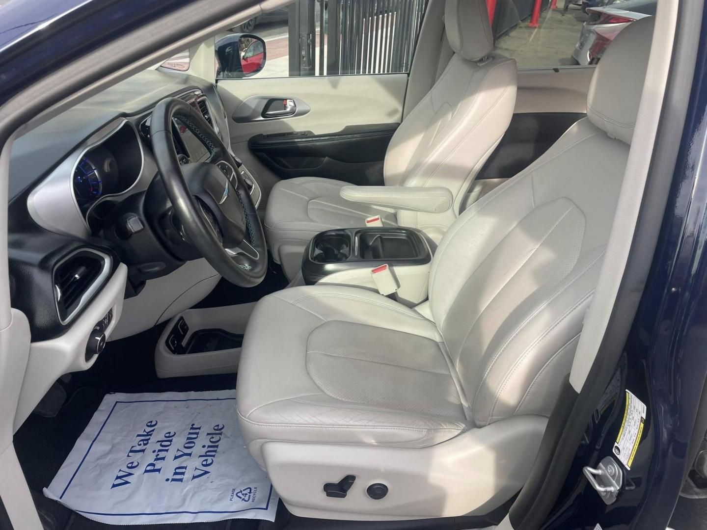 2019 Chrysler Pacifica Hybrid Touring L (2C4RC1L71KR) with an 3.6L V6 DOHC 24V HYBRID engine, CVT transmission, located at 744 E Miner Ave, Stockton, CA, 95202, (209) 944-5770, 37.956863, -121.282082 - PLUS TAXES AND FEES NO CHANGER AVAILABLE - Photo#5