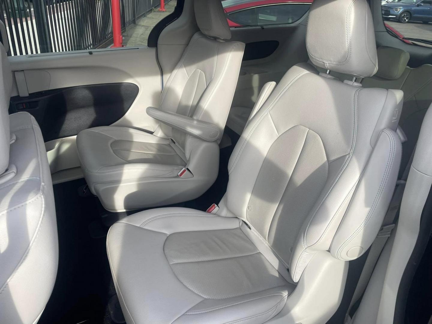 2019 Chrysler Pacifica Hybrid Touring L (2C4RC1L71KR) with an 3.6L V6 DOHC 24V HYBRID engine, CVT transmission, located at 744 E Miner Ave, Stockton, CA, 95202, (209) 944-5770, 37.956863, -121.282082 - PLUS TAXES AND FEES NO CHANGER AVAILABLE - Photo#8