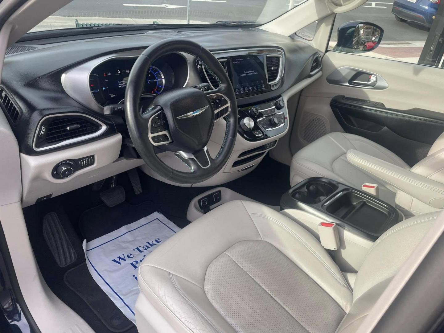 2019 Chrysler Pacifica Hybrid Touring L (2C4RC1L71KR) with an 3.6L V6 DOHC 24V HYBRID engine, CVT transmission, located at 744 E Miner Ave, Stockton, CA, 95202, (209) 944-5770, 37.956863, -121.282082 - PLUS TAXES AND FEES NO CHANGER AVAILABLE - Photo#7