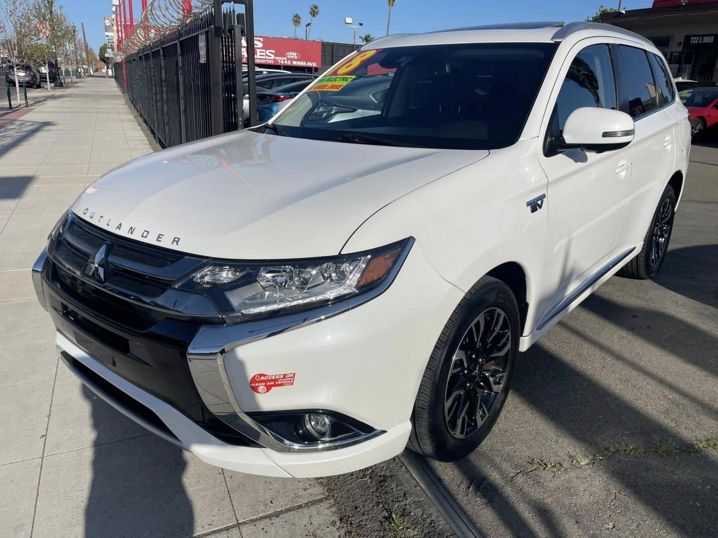 2018 WHITE Mitsubishi Outlander PHEV GT (JA4J24A55JZ) with an 2.0L L4 DOHC 16V HYBRID engine, 1A transmission, located at 744 E Miner Ave, Stockton, CA, 95202, (209) 944-5770, 37.956863, -121.282082 - Photo#3