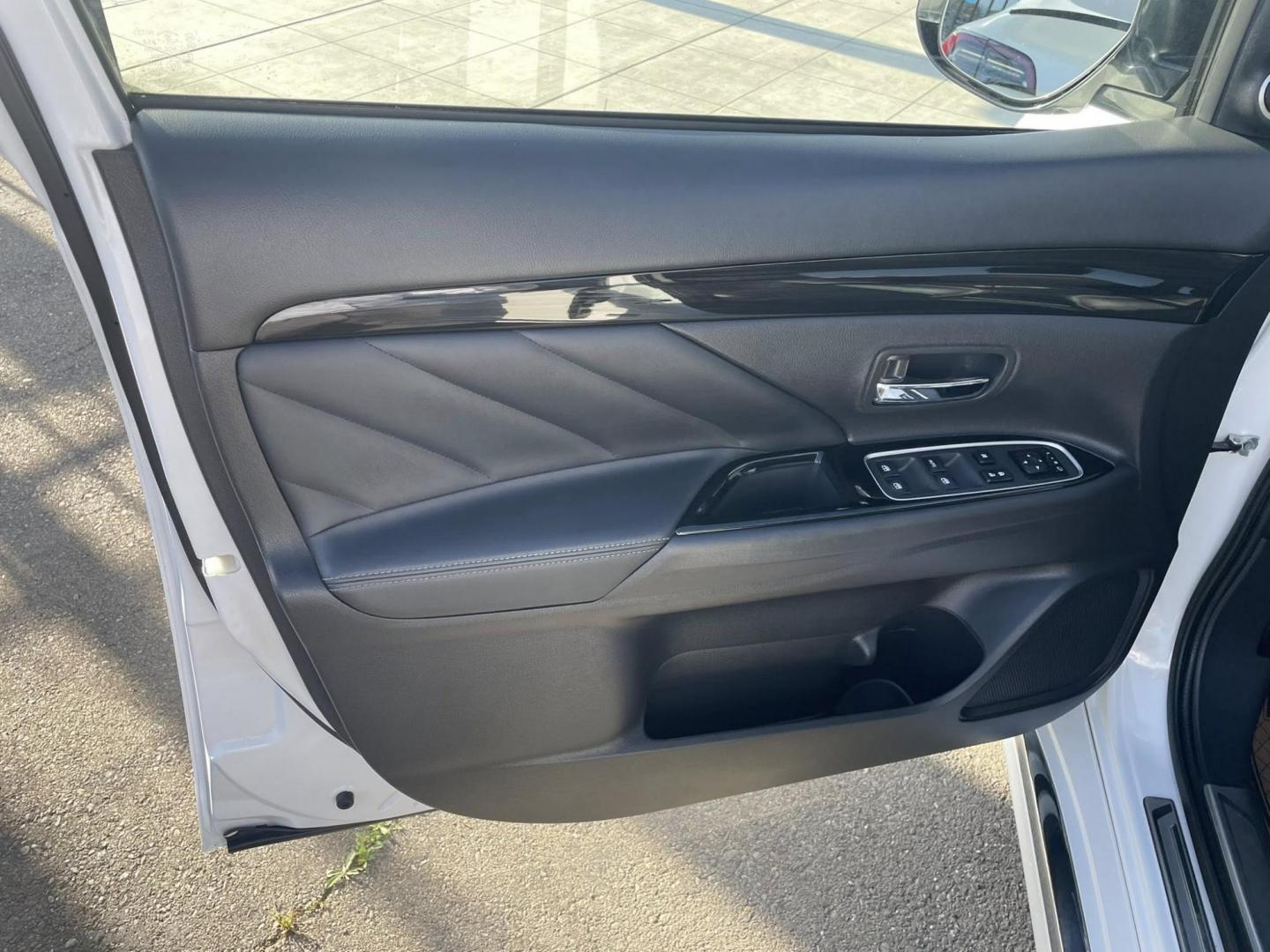 2018 WHITE Mitsubishi Outlander PHEV GT (JA4J24A55JZ) with an 2.0L L4 DOHC 16V HYBRID engine, 1A transmission, located at 744 E Miner Ave, Stockton, CA, 95202, (209) 944-5770, 37.956863, -121.282082 - Photo#6