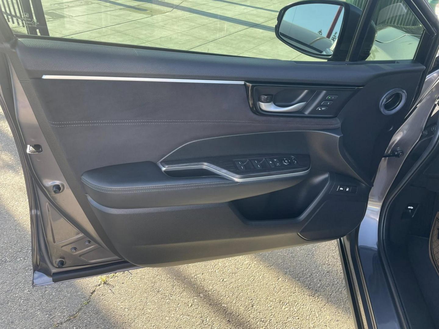 2018 Honda Clarity Touring Plug-In Hybrid (JHMZC5F30JC) with an 1.5L L4 DOHC 16V HYBRID engine, CVT transmission, located at 744 E Miner Ave, Stockton, CA, 95202, (209) 944-5770, 37.956863, -121.282082 - PLUS TAXES AND FEES NO CHARGER AVAILABLE - Photo#5