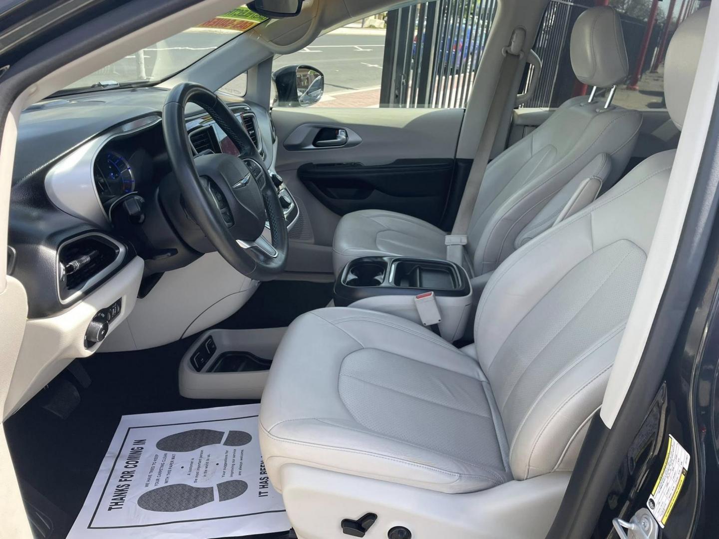 2018 BLACK Chrysler Pacifica Hybrid Touring L (2C4RC1L77JR) with an 3.6L V6 DOHC 24V HYBRID engine, CVT transmission, located at 744 E Miner Ave, Stockton, CA, 95202, (209) 944-5770, 37.956863, -121.282082 - PLUS TAXES AND FEES NO CHARGER AVAILABLE - Photo#8