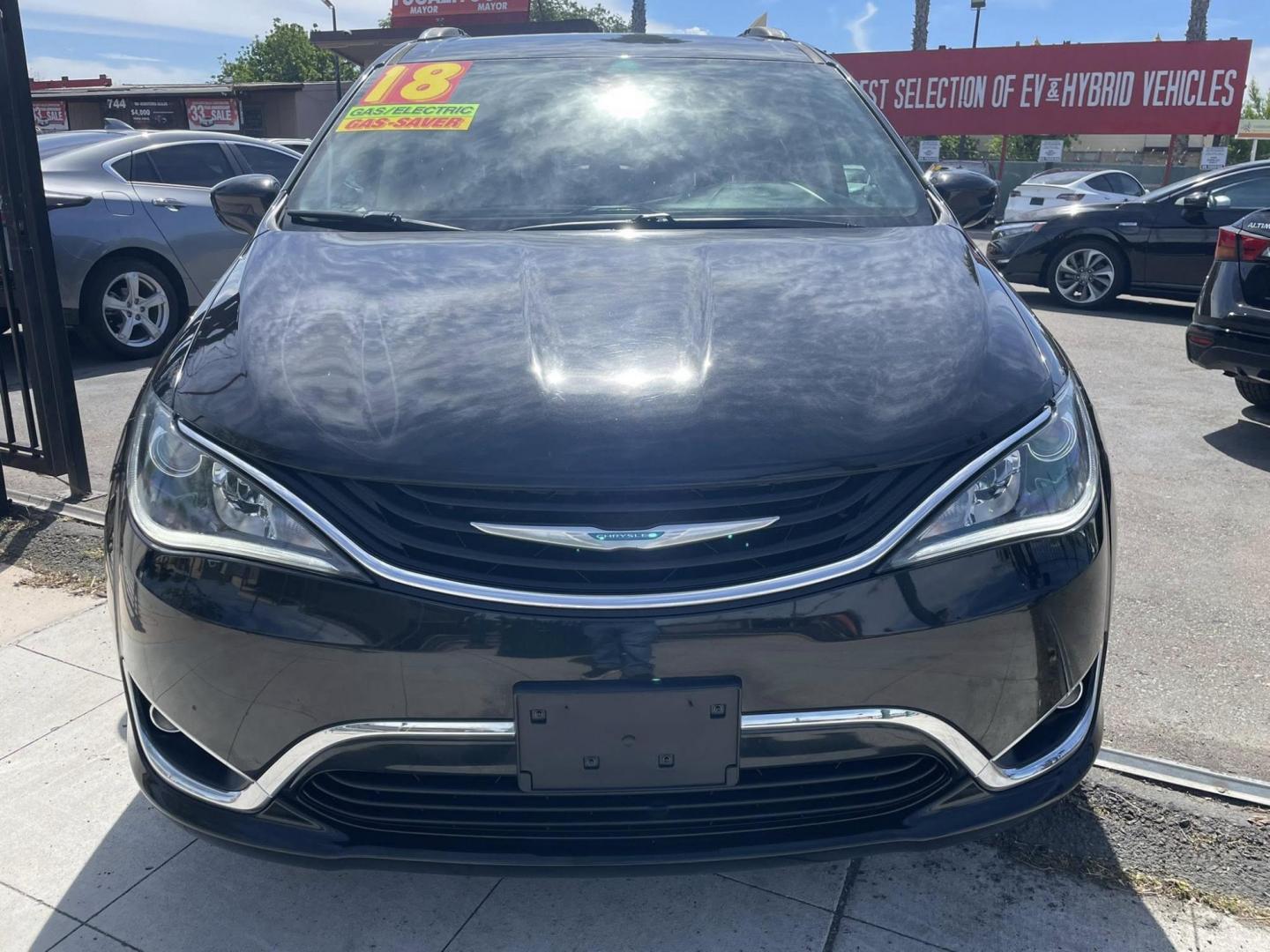 2018 BLACK Chrysler Pacifica Hybrid Touring L (2C4RC1L77JR) with an 3.6L V6 DOHC 24V HYBRID engine, CVT transmission, located at 744 E Miner Ave, Stockton, CA, 95202, (209) 944-5770, 37.956863, -121.282082 - PLUS TAXES AND FEES NO CHARGER AVAILABLE - Photo#2