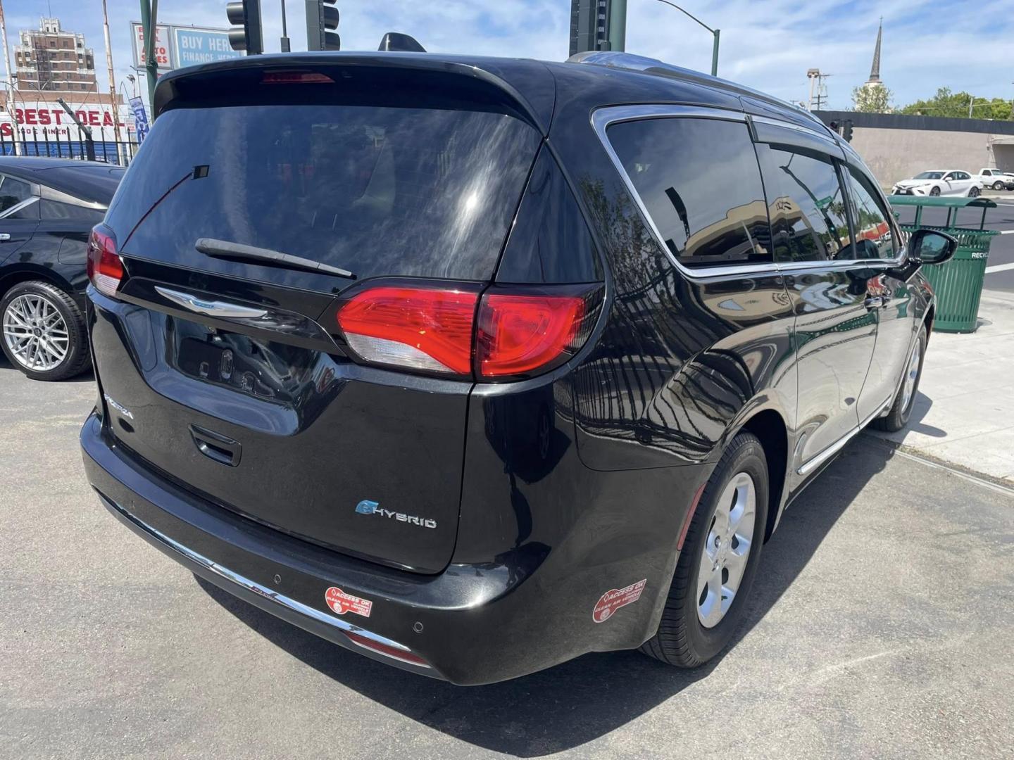 2018 BLACK Chrysler Pacifica Hybrid Touring L (2C4RC1L77JR) with an 3.6L V6 DOHC 24V HYBRID engine, CVT transmission, located at 744 E Miner Ave, Stockton, CA, 95202, (209) 944-5770, 37.956863, -121.282082 - PLUS TAXES AND FEES NO CHARGER AVAILABLE - Photo#15