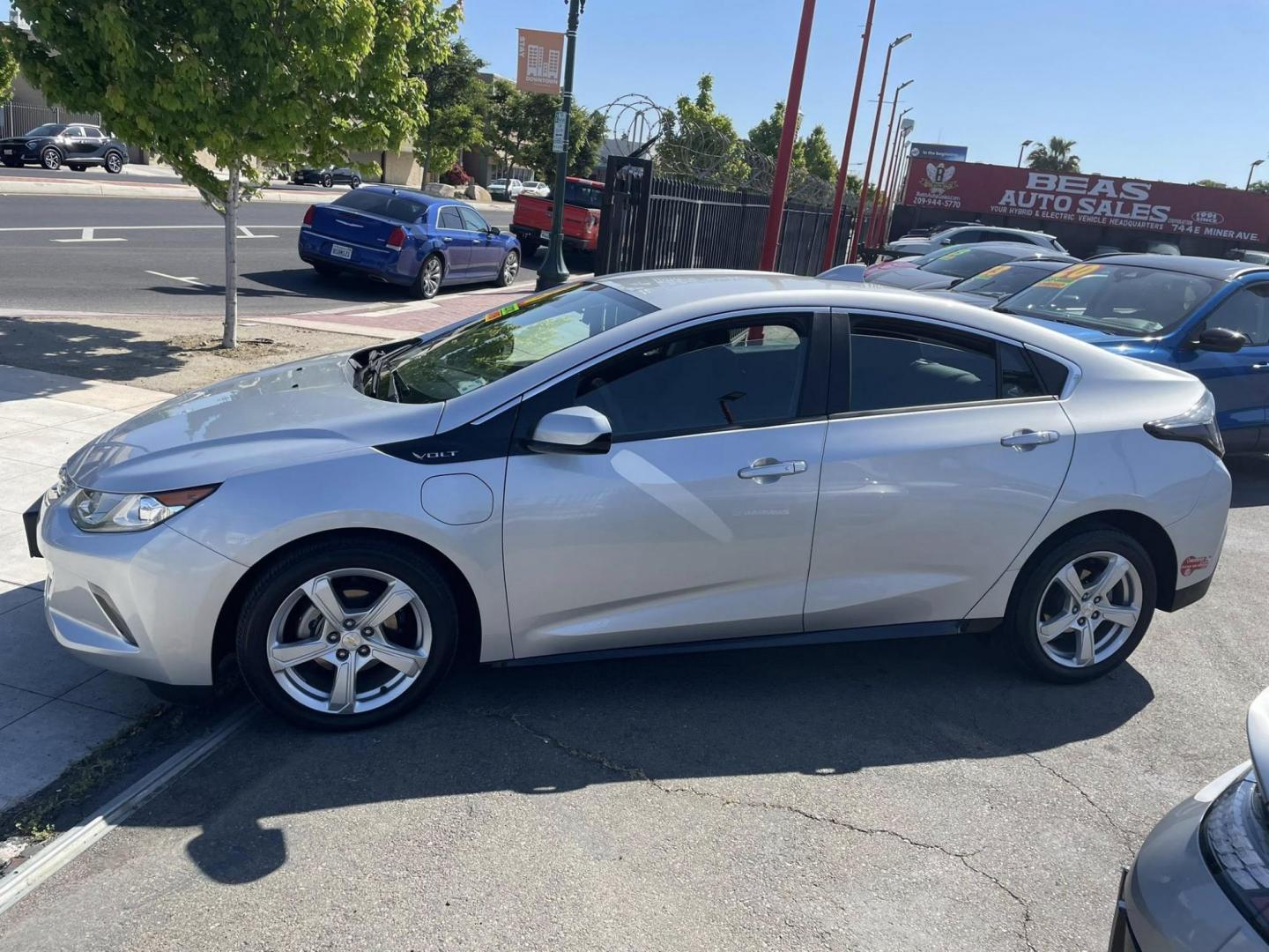 2018 Chevrolet Volt LT (1G1RC6S50JU) with an 1.5L L4 DOHC 16V engine, CVT transmission, located at 744 E Miner Ave, Stockton, CA, 95202, (209) 944-5770, 37.956863, -121.282082 - PLUS TAXES AND FEES NO CHARGER AVAILABLE - Photo#3