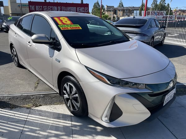 photo of 2018 Toyota Prius Prime Premium PLUG-IN HYBRID 