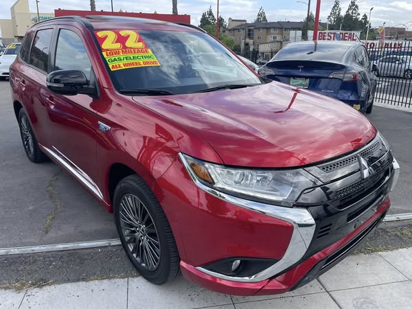 photo of 2022 Mitsubishi Outlander PLUG-IN HYBRID