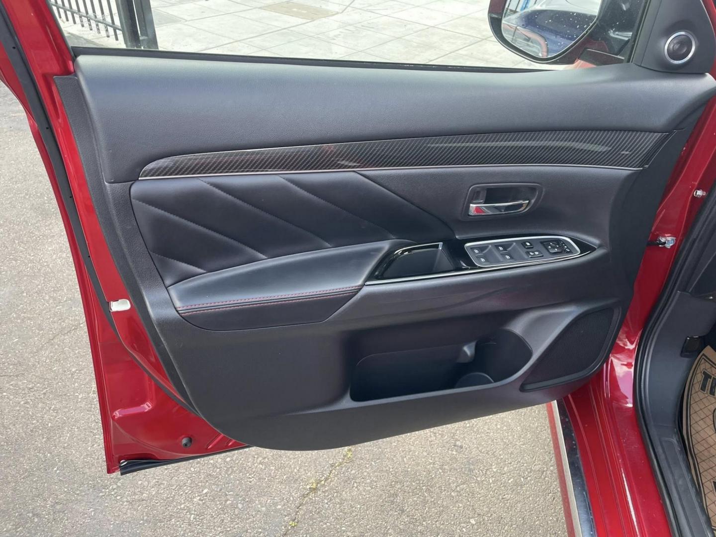 2022 Mitsubishi Outlander PHEV SEL (JA4J2VA76NZ) with an 2.0L L4 DOHC 16V HYBRID engine, 1A transmission, located at 744 E Miner Ave, Stockton, CA, 95202, (209) 944-5770, 37.956863, -121.282082 - Photo#5