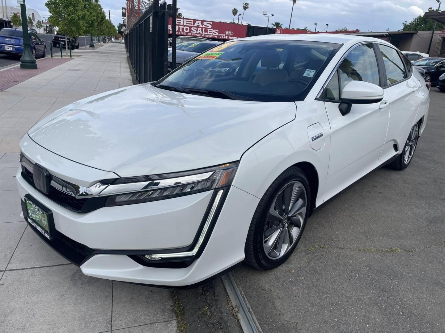 2018 Honda Clarity Touring Plug-In Hybrid (JHMZC5F31JC) with an 1.5L L4 DOHC 16V HYBRID engine, CVT transmission, located at 744 E Miner Ave, Stockton, CA, 95202, (209) 944-5770, 37.956863, -121.282082 - PLUS TAXES AND FEES NO CHARGER AVAILABLE - Photo#3