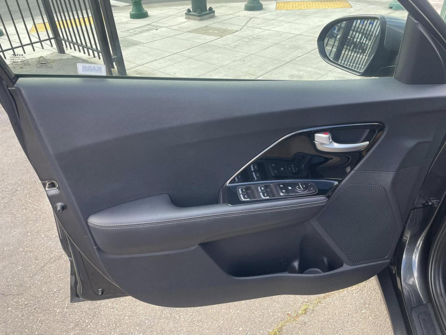 2022 Kia Niro Plug In Hybrid LXS (KNDCM3LD6N5) , 6A transmission, located at 744 E Miner Ave, Stockton, CA, 95202, (209) 944-5770, 37.956863, -121.282082 - Photo#4