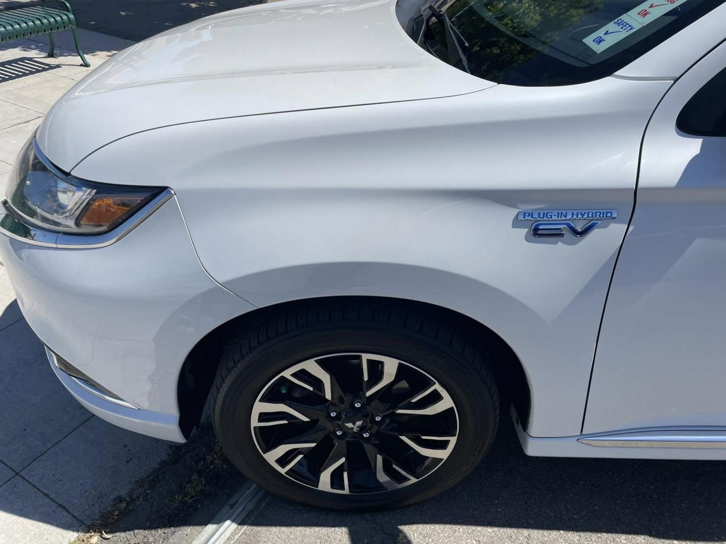 2018 WHITE Mitsubishi Outlander PHEV GT (JA4J24A55JZ) with an 2.0L L4 DOHC 16V HYBRID engine, 1A transmission, located at 744 E Miner Ave, Stockton, CA, 95202, (209) 944-5770, 37.956863, -121.282082 - PLUS TAXES AND FEES NO CHARGER AVAILABLE - Photo#4