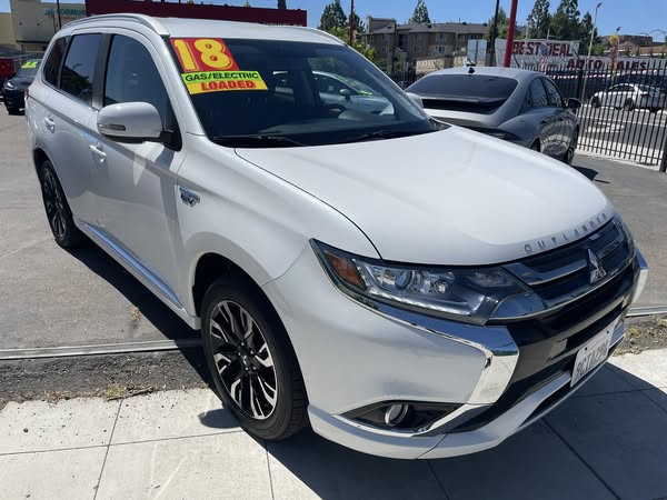 photo of 2018 Mitsubishi Outlander PLUG-IN HYBRID