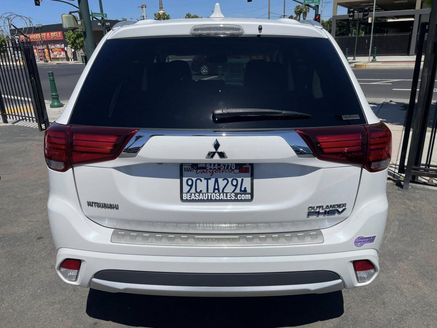 2018 WHITE Mitsubishi Outlander PHEV GT (JA4J24A55JZ) with an 2.0L L4 DOHC 16V HYBRID engine, 1A transmission, located at 744 E Miner Ave, Stockton, CA, 95202, (209) 944-5770, 37.956863, -121.282082 - PLUS TAXES AND FEES NO CHARGER AVAILABLE - Photo#12