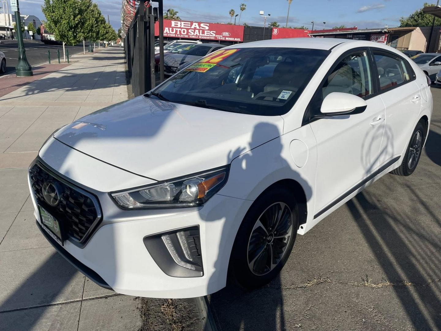 2022 Hyundai Ioniq Plug-In Hybrid SE (KMHC65LD1NU) with an 1.6L L4 DOHC 16V HYBRID engine, 6A transmission, located at 744 E Miner Ave, Stockton, CA, 95202, (209) 944-5770, 37.956863, -121.282082 - PLUS TAXES AND FEES NO CHARGER AVAILABLE - Photo#4