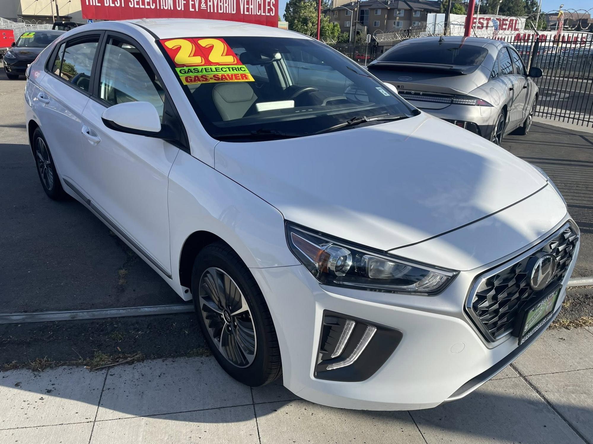 photo of 2022 Hyundai Ioniq PLUG-IN HYBRID 