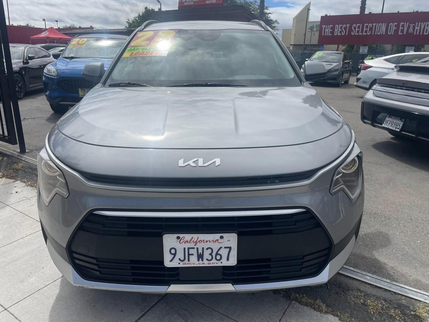 2023 Kia Niro EX (KNDCS3LFXP5) with an 1.6L L4 DOHC 16V HYBRID engine, 6A transmission, located at 744 E Miner Ave, Stockton, CA, 95202, (209) 944-5770, 37.956863, -121.282082 - PLUS TAXES AND FEES NO CHARGER AVAILABLE - Photo#2