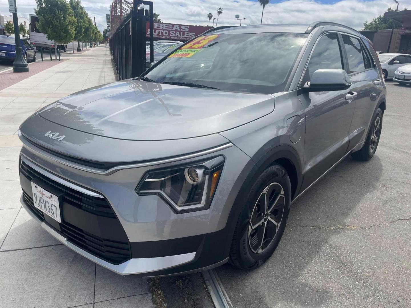 2023 Kia Niro EX (KNDCS3LFXP5) with an 1.6L L4 DOHC 16V HYBRID engine, 6A transmission, located at 744 E Miner Ave, Stockton, CA, 95202, (209) 944-5770, 37.956863, -121.282082 - PLUS TAXES AND FEES NO CHARGER AVAILABLE - Photo#3