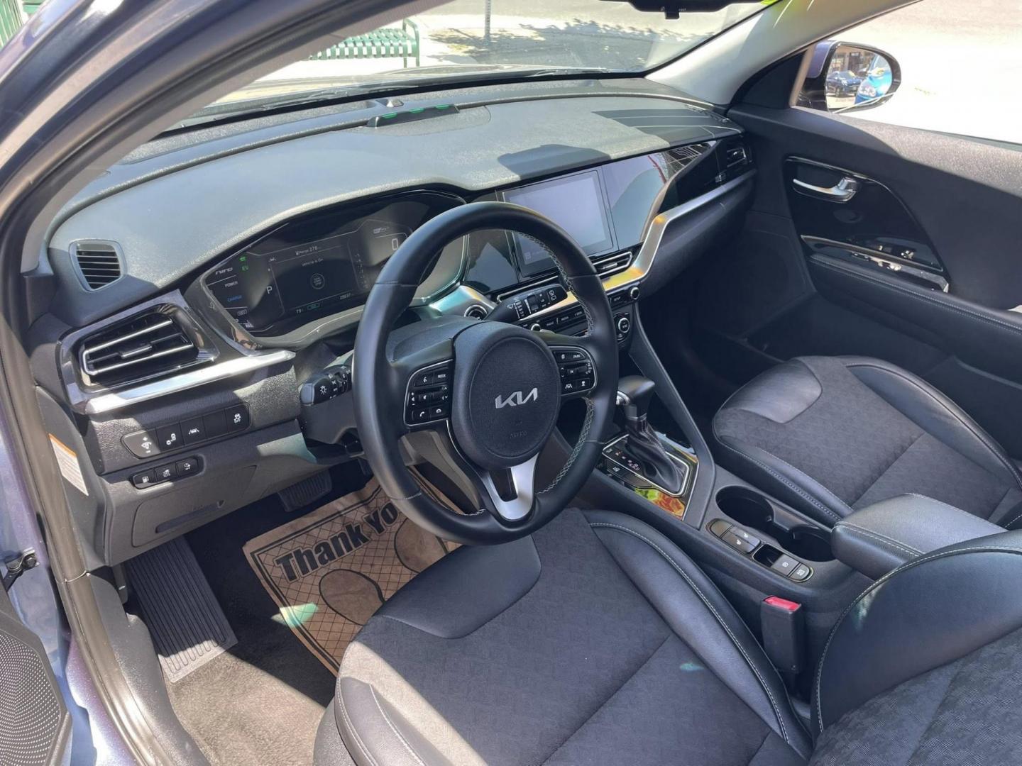 2022 Kia Niro Plug In Hybrid EX (KNDCD3LD5N5) , 6A transmission, located at 744 E Miner Ave, Stockton, CA, 95202, (209) 944-5770, 37.956863, -121.282082 - PLUS TAXES AND FEES NO CHARGER AVAILABLE - Photo#7