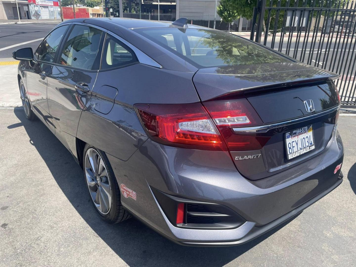 2018 DARK GRAY Honda Clarity Touring Plug-In Hybrid (JHMZC5F35JC) with an 1.5L L4 DOHC 16V HYBRID engine, CVT transmission, located at 744 E Miner Ave, Stockton, CA, 95202, (209) 944-5770, 37.956863, -121.282082 - PLUS TAXES AND FEES NO CHARGER AVAILABLE - Photo#12