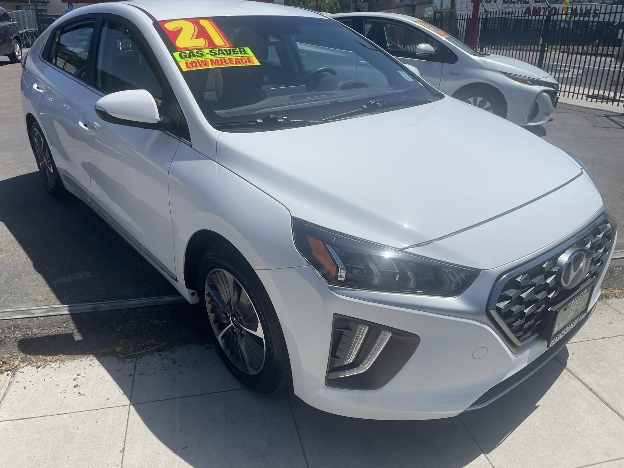 photo of 2021 Hyundai Ioniq SEL PLUG-IN HYBRID 
