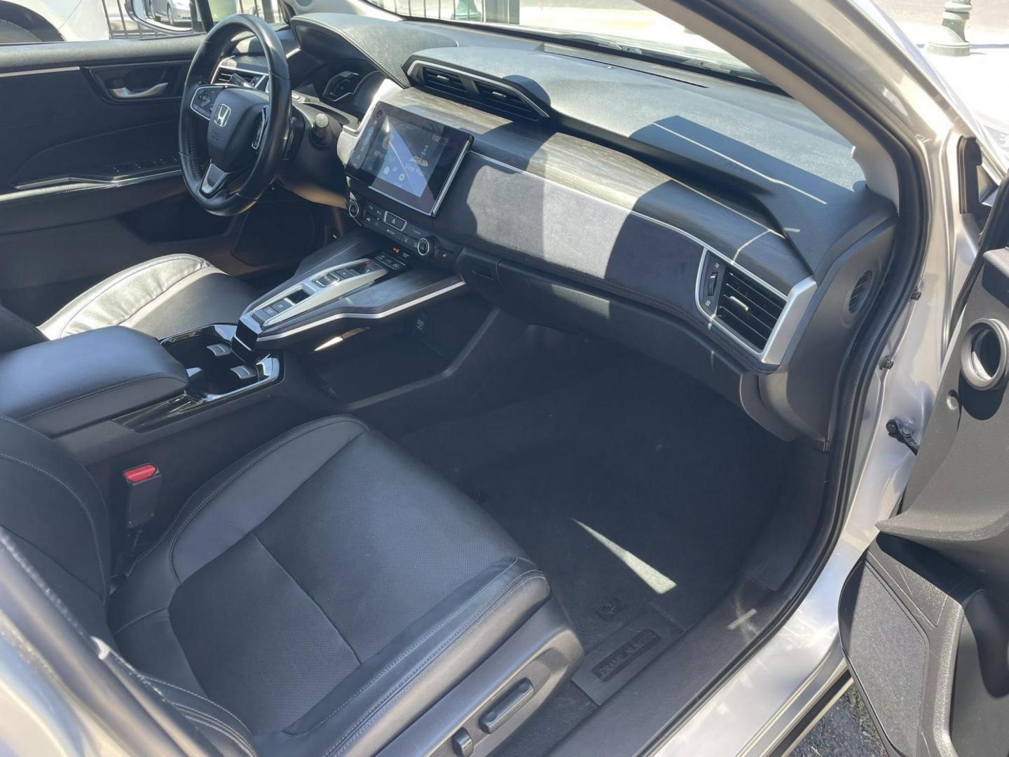 2019 Honda Clarity Touring Plug-In Hybrid (JHMZC5F3XKC) with an 1.5L L4 DOHC 16V HYBRID engine, CVT transmission, located at 744 E Miner Ave, Stockton, CA, 95202, (209) 944-5770, 37.956863, -121.282082 - Photo#7