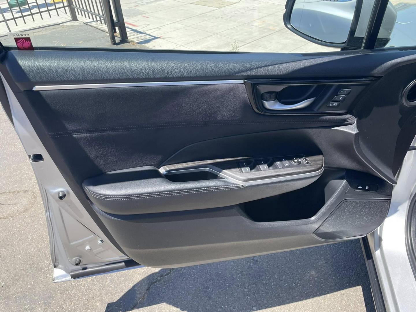 2019 Honda Clarity Touring Plug-In Hybrid (JHMZC5F3XKC) with an 1.5L L4 DOHC 16V HYBRID engine, CVT transmission, located at 744 E Miner Ave, Stockton, CA, 95202, (209) 944-5770, 37.956863, -121.282082 - Photo#4