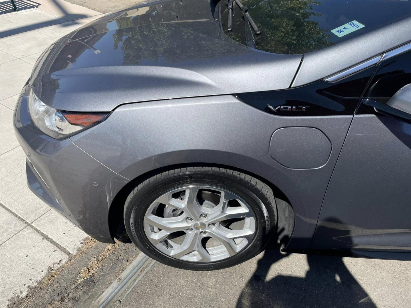 2018 Chevrolet Volt LTZ w/ Standard Emission Package (1G1RB6S57JU) with an 1.5L L4 DOHC 16V engine, CVT transmission, located at 744 E Miner Ave, Stockton, CA, 95202, (209) 944-5770, 37.956863, -121.282082 - PLUS TAXES AND FEES NO CHARGER AVAILABLE - Photo#4