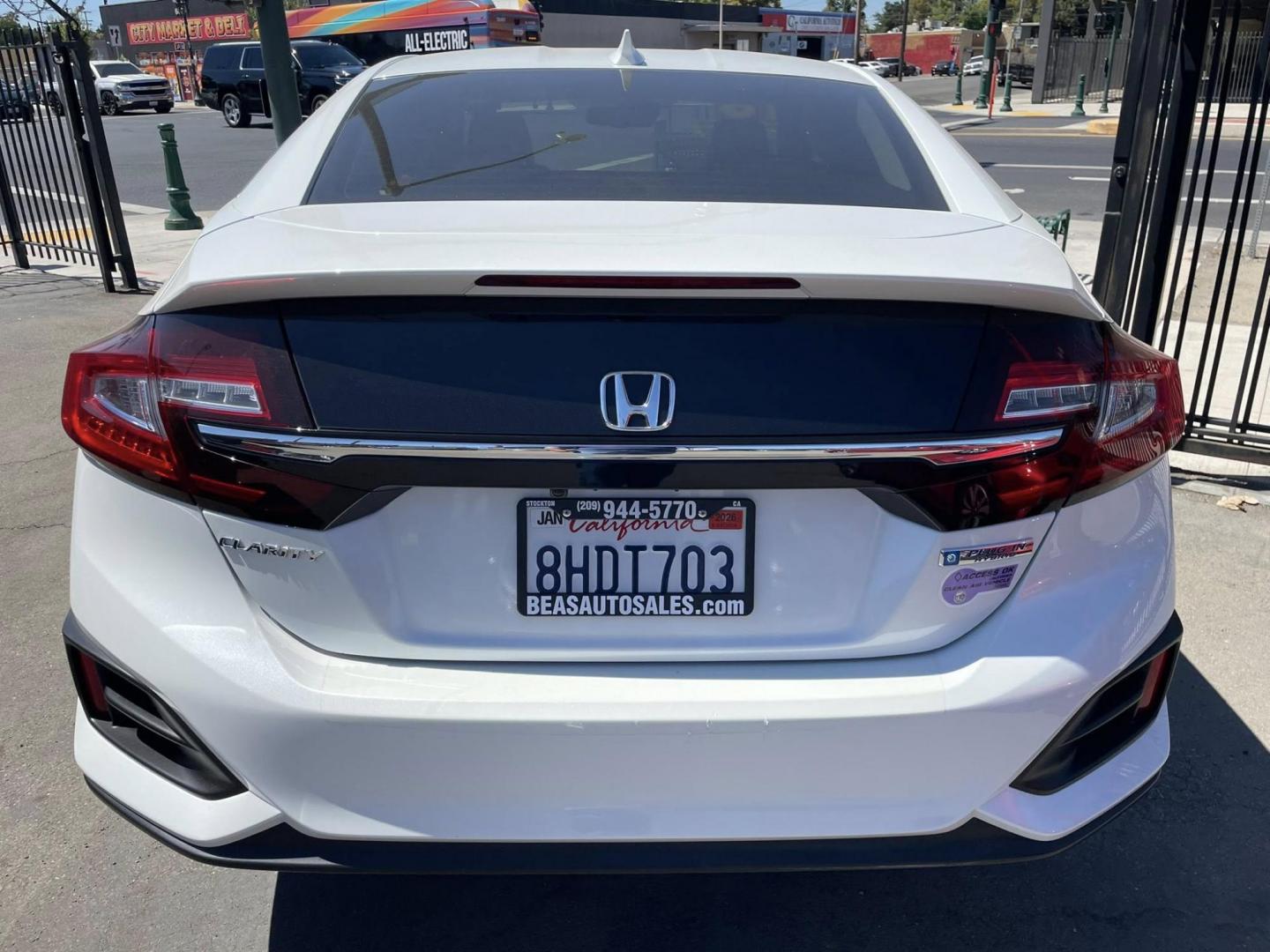 2018 Honda Clarity Plug-In Hybrid (JHMZC5F15JC) with an 1.5L L4 DOHC 16V HYBRID engine, CVT transmission, located at 744 E Miner Ave, Stockton, CA, 95202, (209) 944-5770, 37.956863, -121.282082 - Photo#9