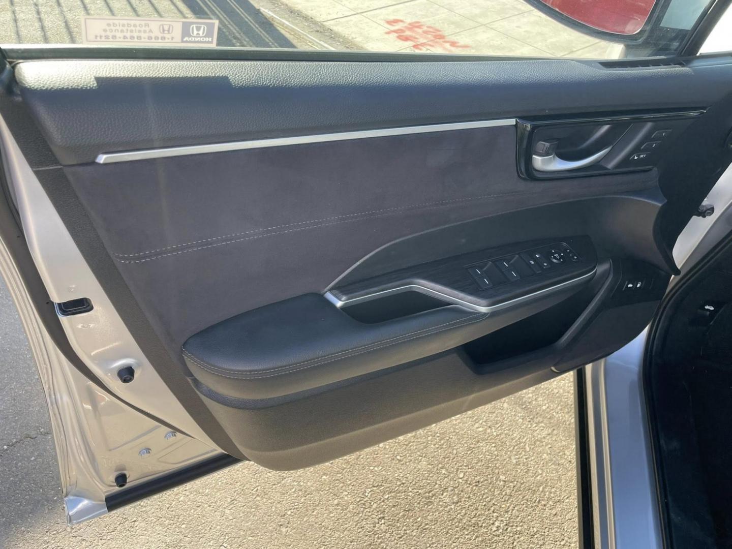 2019 Honda Clarity Touring Plug-In Hybrid (JHMZC5F3XKC) with an 1.5L L4 DOHC 16V HYBRID engine, CVT transmission, located at 744 E Miner Ave, Stockton, CA, 95202, (209) 944-5770, 37.956863, -121.282082 - PLUS TAXES AND FEES NO CHARGER AVAILABLE - Photo#5