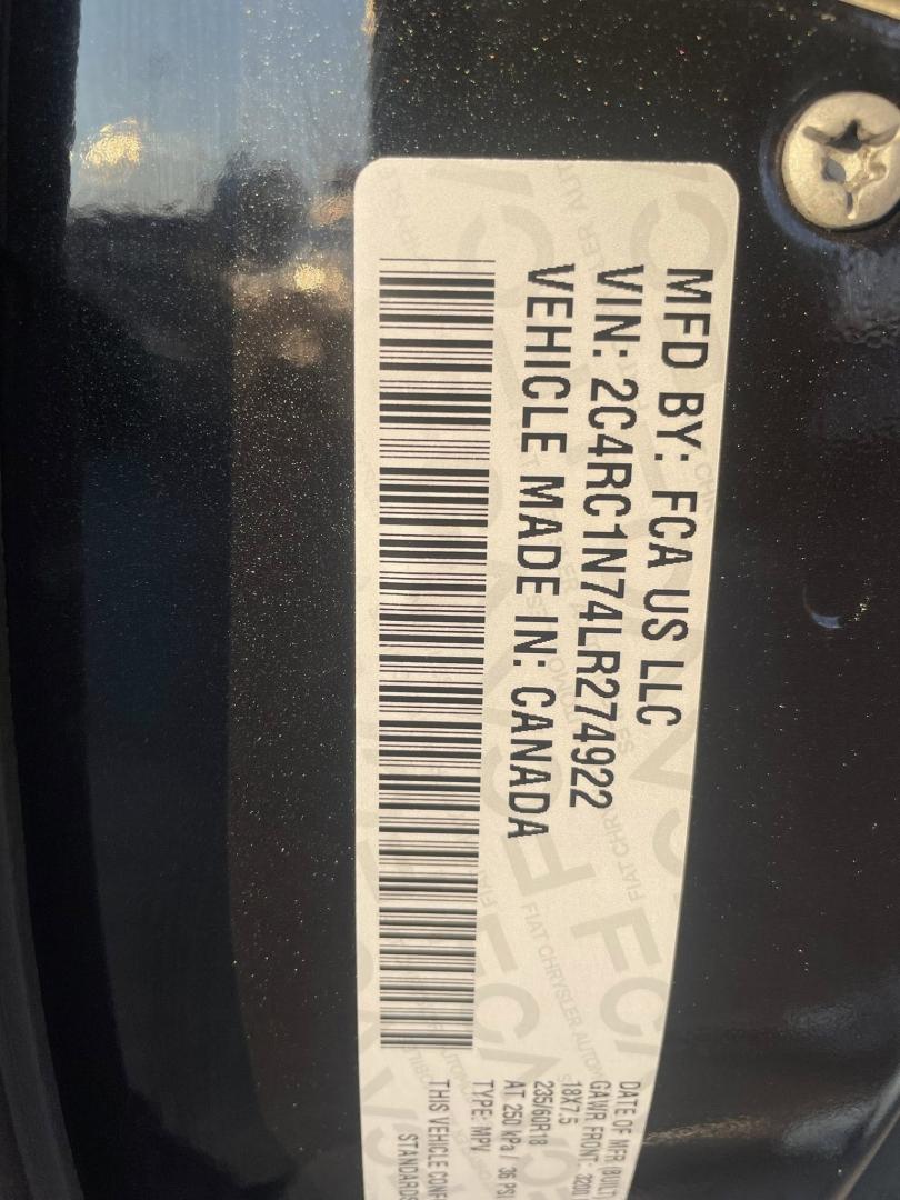 2020 Chrysler Pacifica Hybrid Limited (2C4RC1N74LR) with an 3.6L V6 DOHC 24V HYBRID engine, CVT transmission, located at 744 E Miner Ave, Stockton, CA, 95202, (209) 944-5770, 37.956863, -121.282082 - PLUS TAXES AND FEES NO CHARGER AVAILABLE - Photo#14