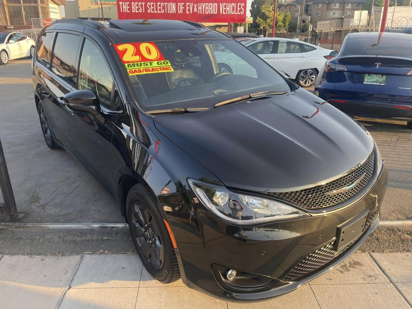 2020 Chrysler Pacifica Hybrid Limited (2C4RC1N74LR) with an 3.6L V6 DOHC 24V HYBRID engine, CVT transmission, located at 744 E Miner Ave, Stockton, CA, 95202, (209) 944-5770, 37.956863, -121.282082 - PLUS TAXES AND FEES NO CHARGER AVAILABLE - Photo#1
