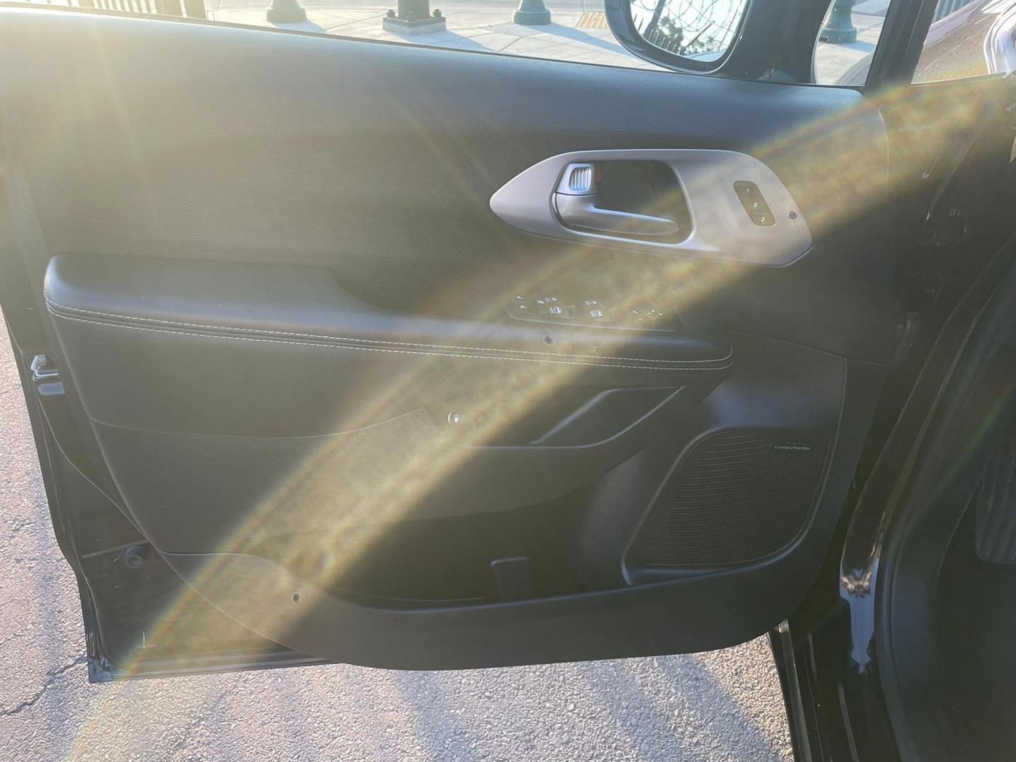 2020 Chrysler Pacifica Hybrid Limited (2C4RC1N74LR) with an 3.6L V6 DOHC 24V HYBRID engine, CVT transmission, located at 744 E Miner Ave, Stockton, CA, 95202, (209) 944-5770, 37.956863, -121.282082 - PLUS TAXES AND FEES NO CHARGER AVAILABLE - Photo#5