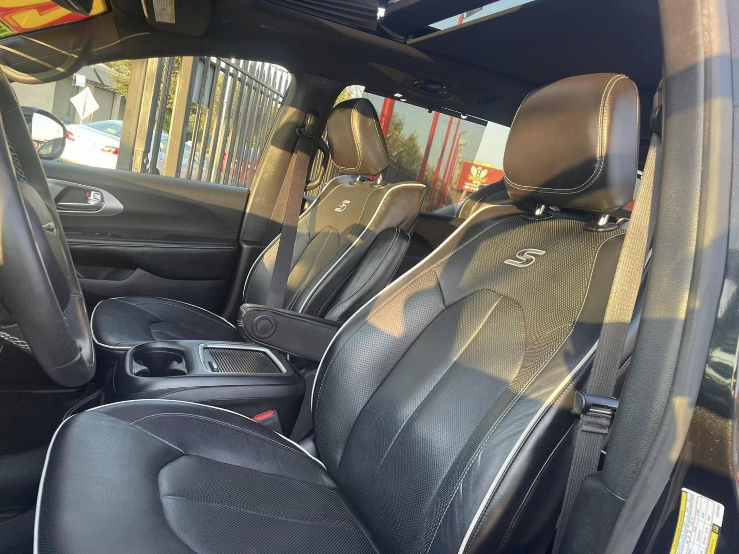 2020 Chrysler Pacifica Hybrid Limited (2C4RC1N74LR) with an 3.6L V6 DOHC 24V HYBRID engine, CVT transmission, located at 744 E Miner Ave, Stockton, CA, 95202, (209) 944-5770, 37.956863, -121.282082 - PLUS TAXES AND FEES NO CHARGER AVAILABLE - Photo#7