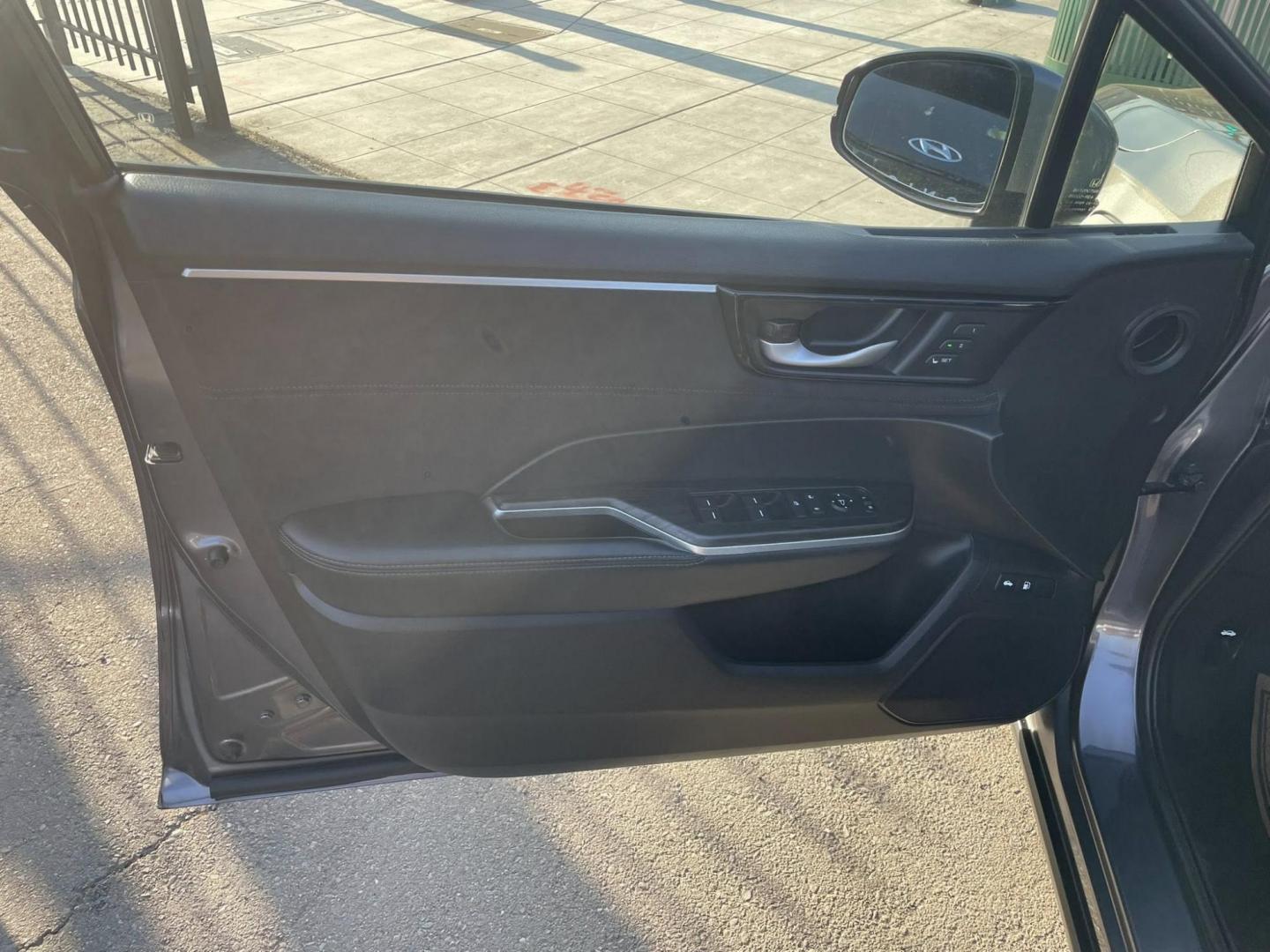 2018 Honda Clarity Touring Plug-In Hybrid (JHMZC5F36JC) with an 1.5L L4 DOHC 16V HYBRID engine, CVT transmission, located at 744 E Miner Ave, Stockton, CA, 95202, (209) 944-5770, 37.956863, -121.282082 - PLUS TAXES AND FEES NO CHARGER AVAILABLE - Photo#5
