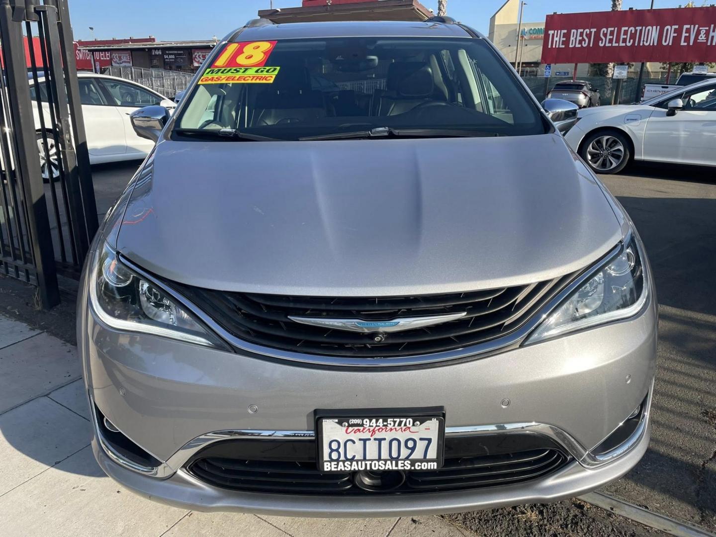2018 Chrysler Pacifica Hybrid Limited (2C4RC1N79JR) with an 3.6L V6 DOHC 24V HYBRID engine, CVT transmission, located at 744 E Miner Ave, Stockton, CA, 95202, (209) 944-5770, 37.956863, -121.282082 - PLUS TAXES AND FEES NO CHARGER AVAILABLE - Photo#2