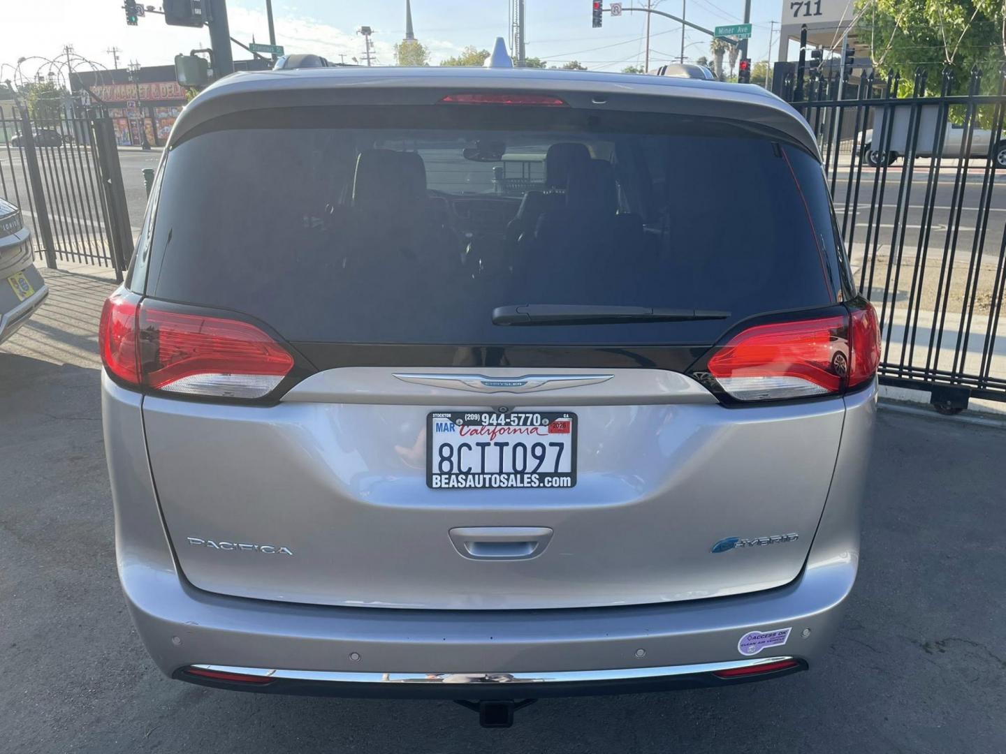 2018 Chrysler Pacifica Hybrid Limited (2C4RC1N79JR) with an 3.6L V6 DOHC 24V HYBRID engine, CVT transmission, located at 744 E Miner Ave, Stockton, CA, 95202, (209) 944-5770, 37.956863, -121.282082 - PLUS TAXES AND FEES NO CHARGER AVAILABLE - Photo#11