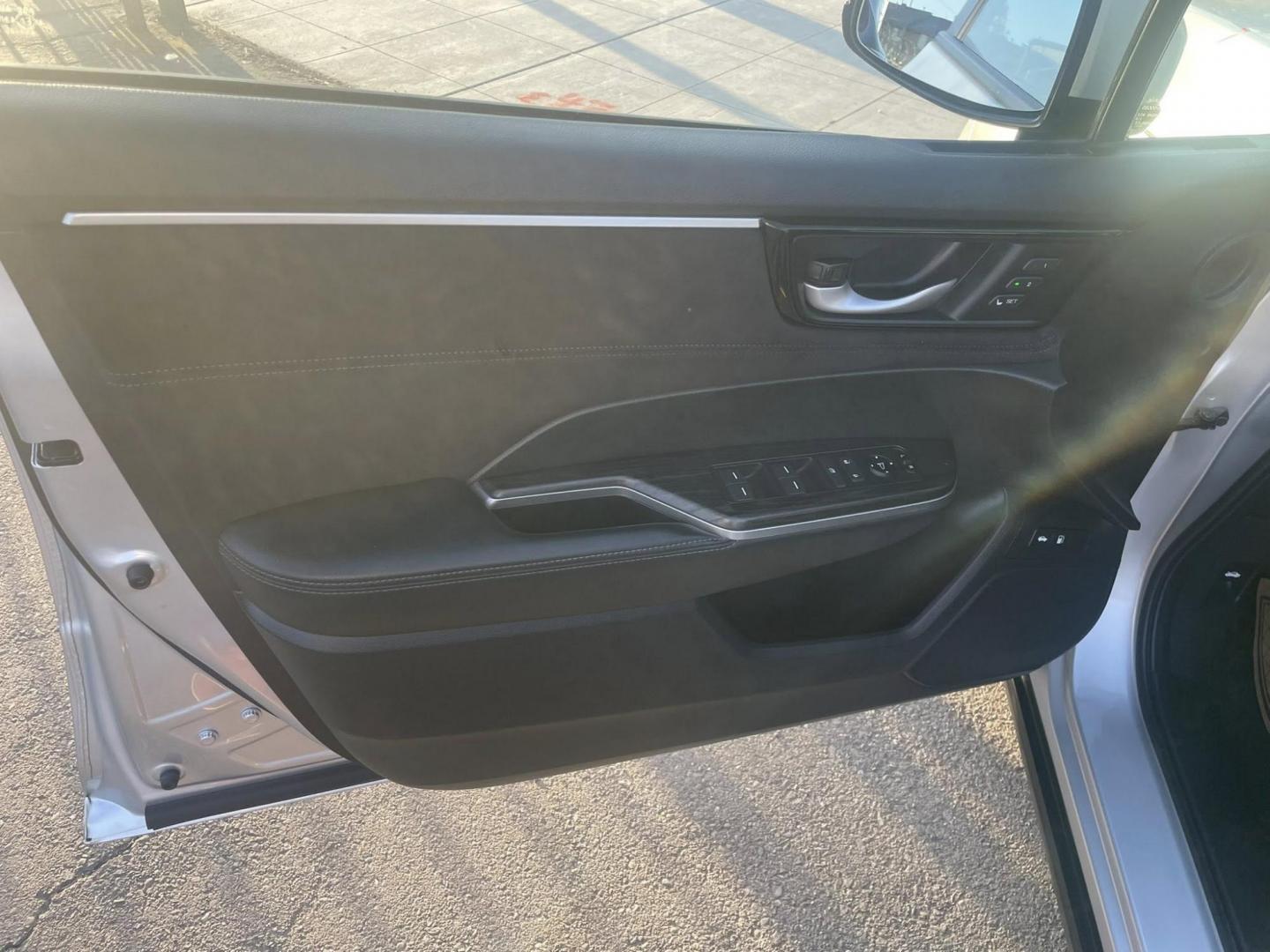 2019 Honda Clarity Touring Plug-In Hybrid (JHMZC5F33KC) with an 1.5L L4 DOHC 16V HYBRID engine, CVT transmission, located at 744 E Miner Ave, Stockton, CA, 95202, (209) 944-5770, 37.956863, -121.282082 - Photo#5