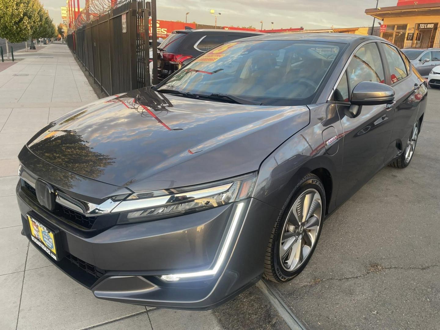 2018 Honda Clarity Plug-In Hybrid (JHMZC5F17JC) with an 1.5L L4 DOHC 16V HYBRID engine, CVT transmission, located at 744 E Miner Ave, Stockton, CA, 95202, (209) 944-5770, 37.956863, -121.282082 - PLUS TAXES AND FEES NO CHARGER AVAILABLE - Photo#3