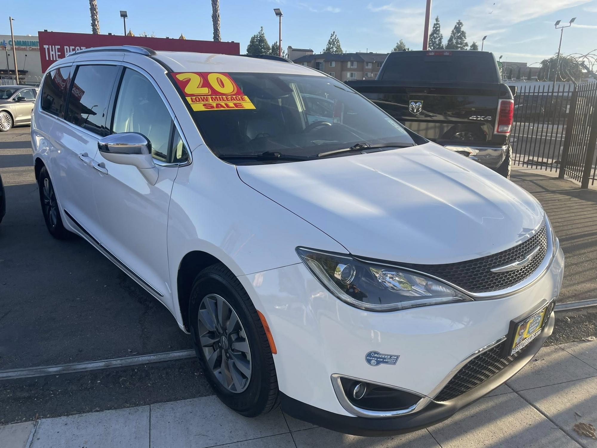 photo of 2020 Chrysler Pacifica Hybrid Limited