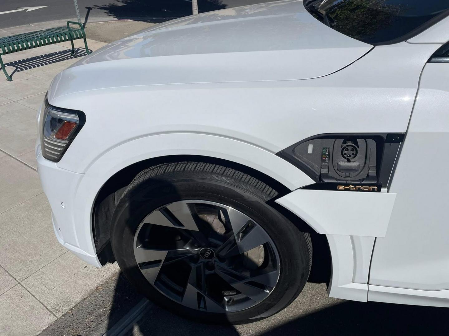 2021 Audi e-tron Progressiv (WA1AAAGE7MB) with an ELECTRIC engine, 1A transmission, located at 744 E Miner Ave, Stockton, CA, 95202, (209) 944-5770, 37.956863, -121.282082 - Photo#4