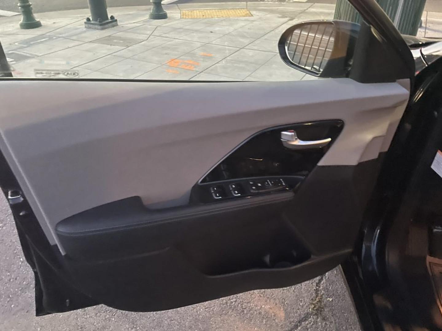 2019 Kia Niro Plug In Hybrid EX (KNDCD3LD5K5) , 6A transmission, located at 744 E Miner Ave, Stockton, CA, 95202, (209) 944-5770, 37.956863, -121.282082 - Photo#5