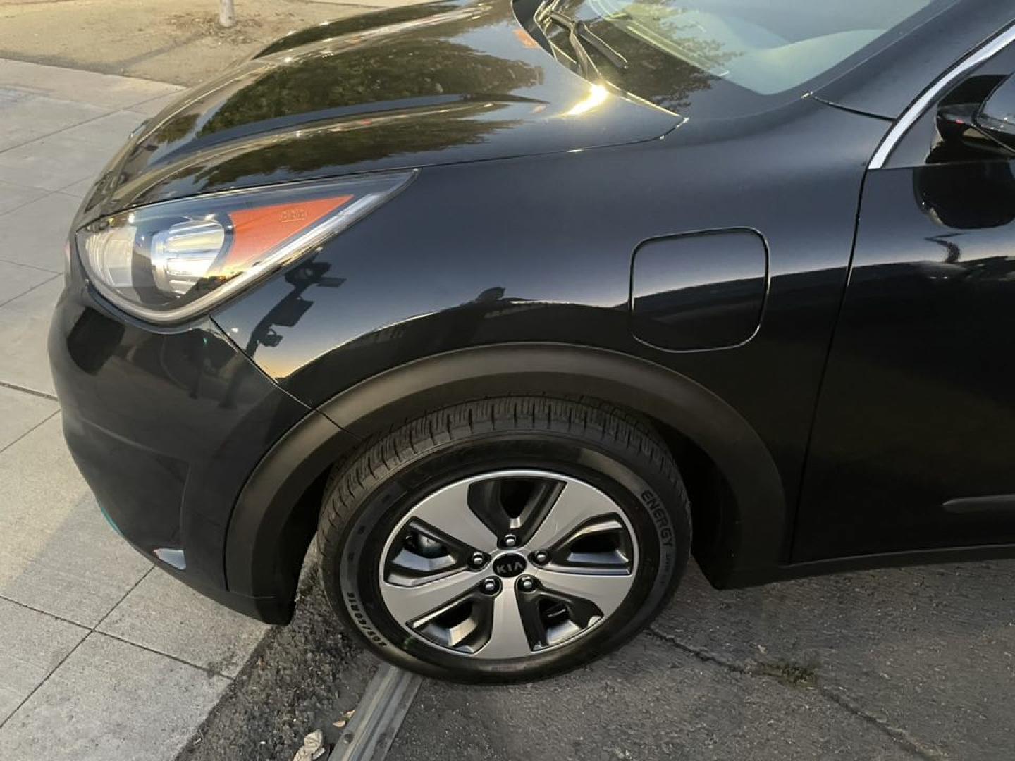 2019 Kia Niro Plug In Hybrid EX (KNDCD3LD5K5) , 6A transmission, located at 744 E Miner Ave, Stockton, CA, 95202, (209) 944-5770, 37.956863, -121.282082 - Photo#4