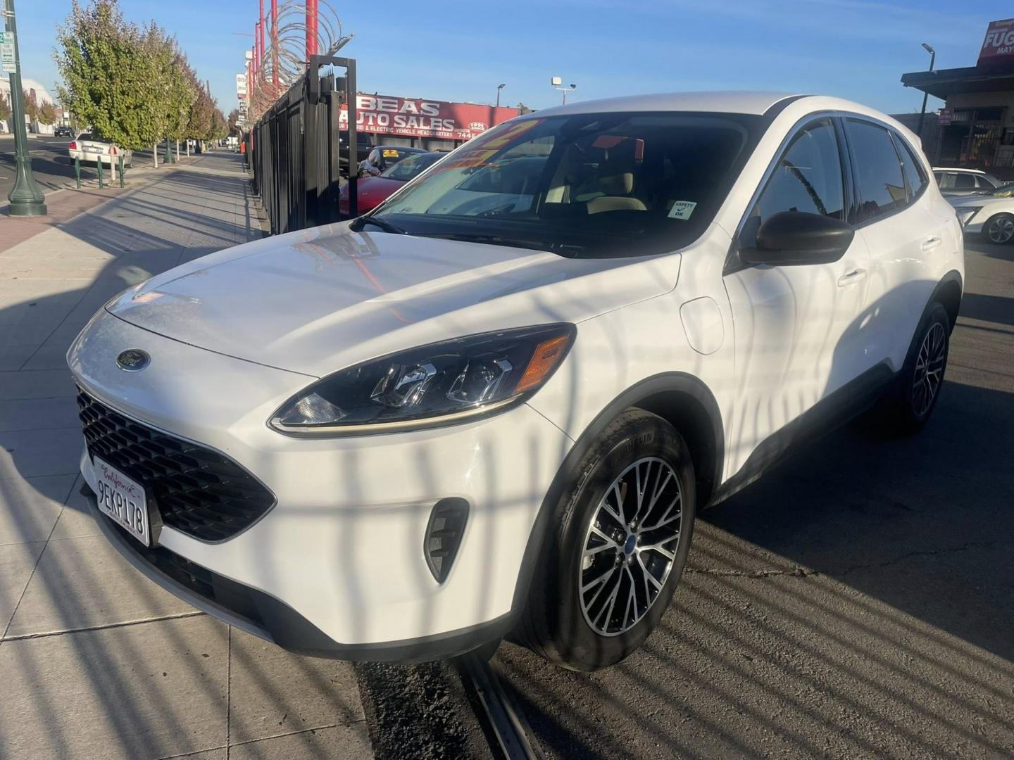 2022 Ford Escape Plug-in Hybrid SE (1FMCU0EZ3NU) with an 2.5L L4 DOHC 16V HYBRID engine, 6A transmission, located at 744 E Miner Ave, Stockton, CA, 95202, (209) 944-5770, 37.956863, -121.282082 - Photo#2